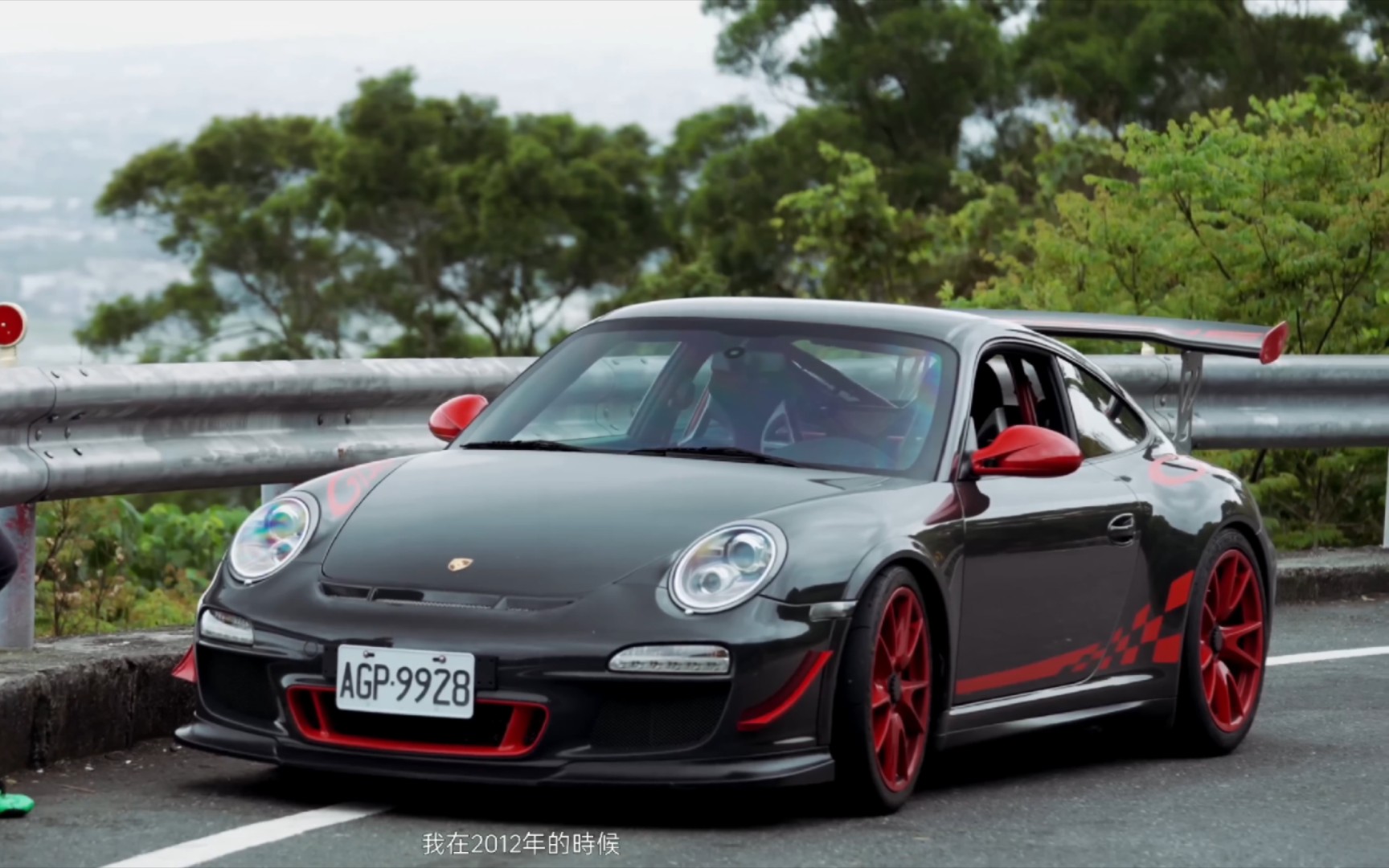 [图]为你钟情：车手与Porsche 911 GT3的不羁岁月｜狂人日志