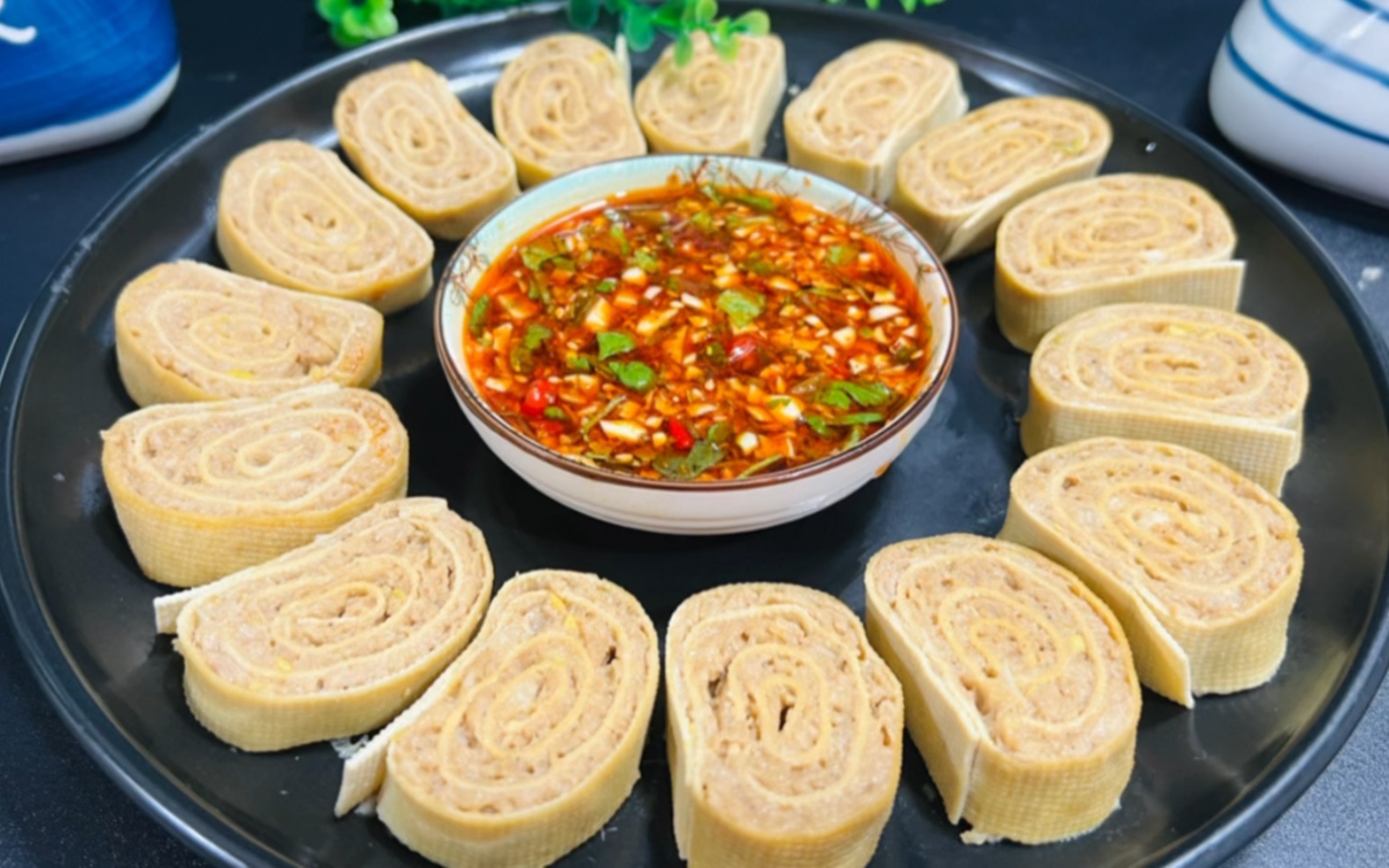 我万万没想到豆腐皮放锅中蒸一蒸,出锅鲜香四溢,下酒下饭,涨见识了,真