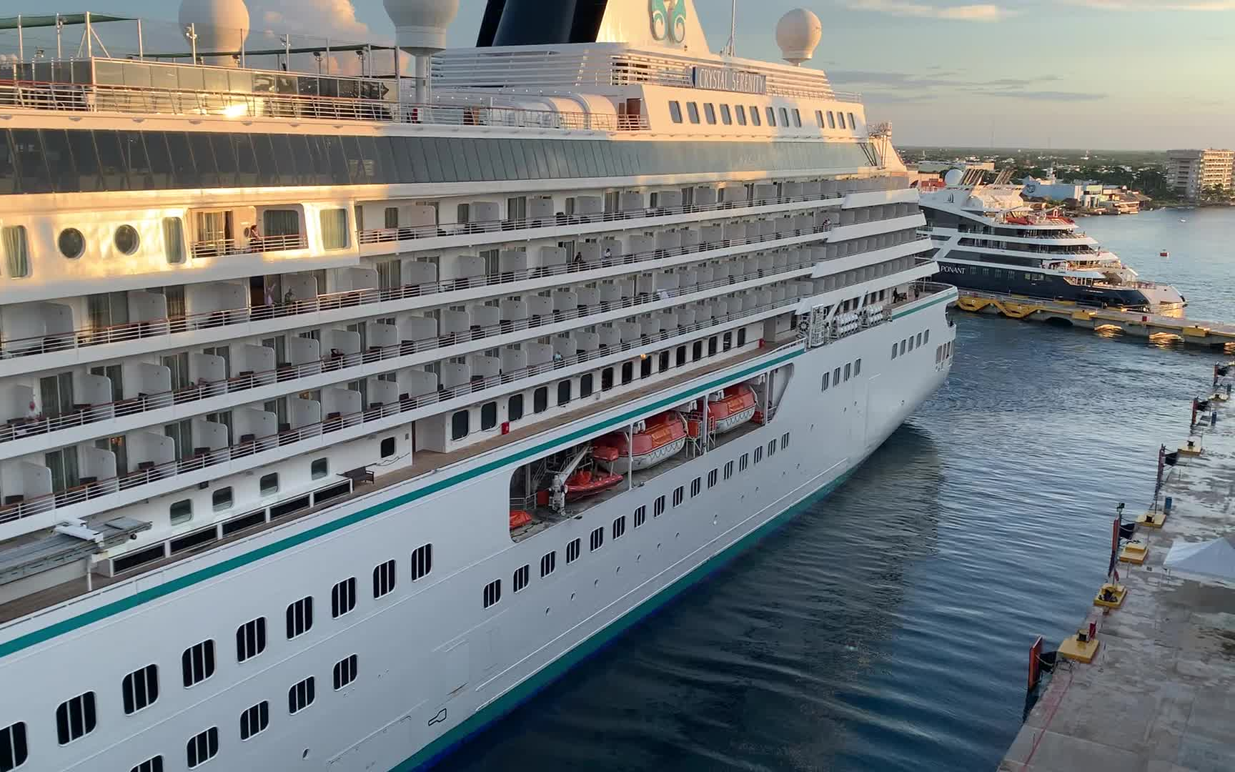 水晶宁静号离开科苏梅尔岛