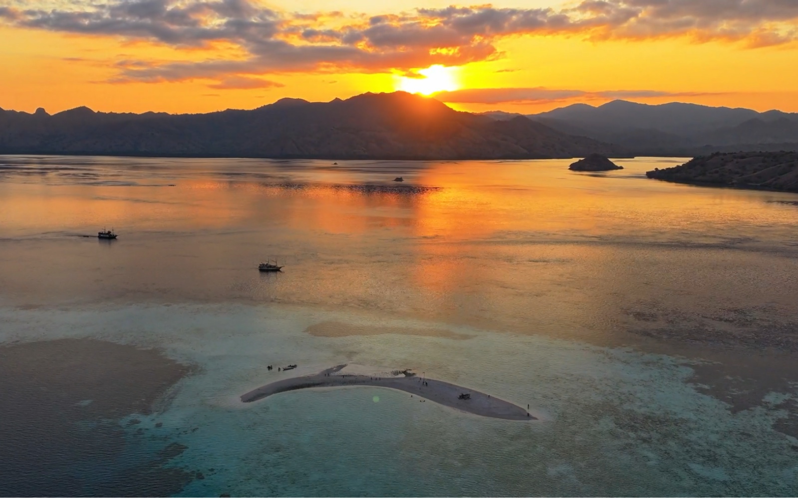 人生是曠野,就讓我墜落在這悽美地#人生是曠野#印度尼西亞#海島#火山