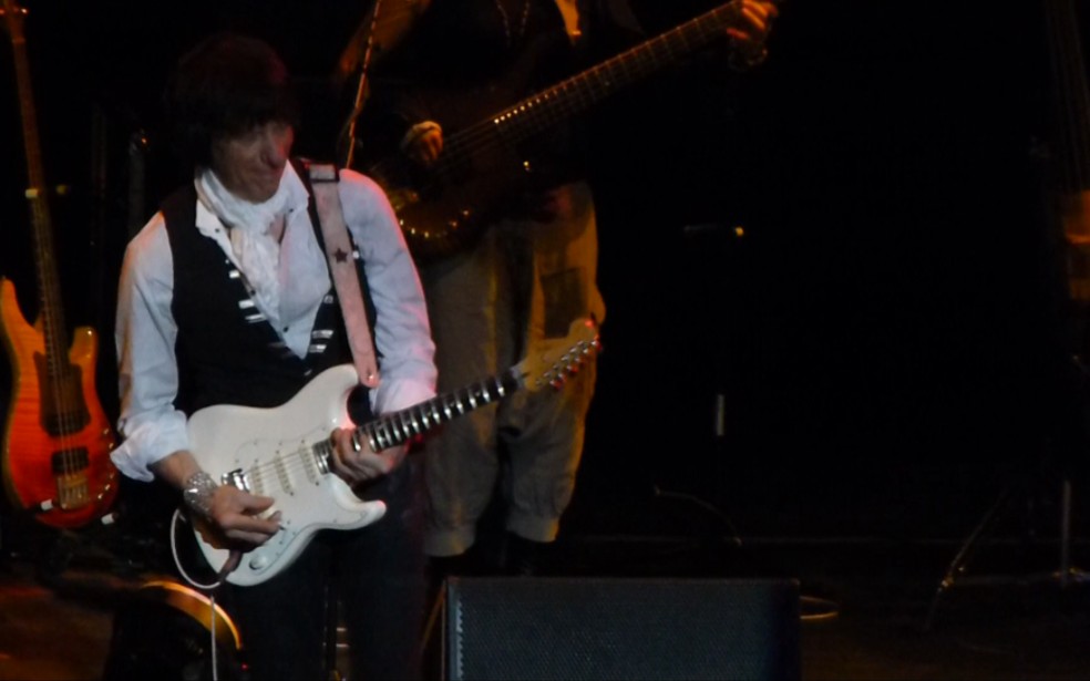 [图]"Why Give It Away&A Change Is Gonna Come"Jeff Beck,Strand TheaterYork,PA 4/25/15