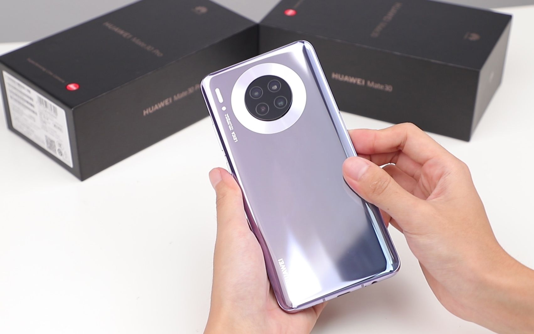 华为mate30真机上手体验,可以称之为手机界的年度旗舰机皇!今年必须买