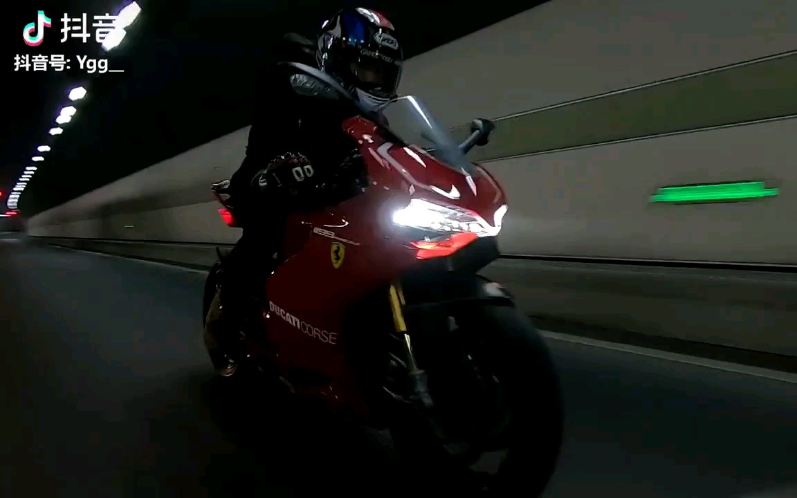 抖音里的点击多的摩托机车视频九