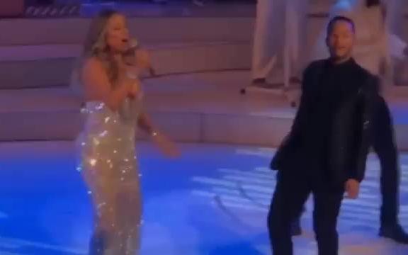 [图]Mariah Carey - 圣诞巡演2016vs2017好的声音对比PK