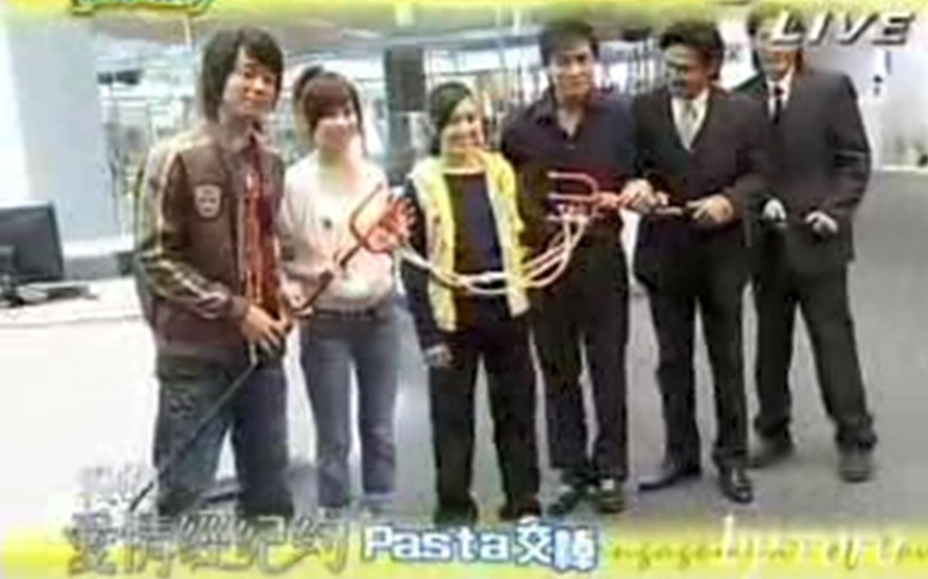 微笑pasta幕后花絮新闻20061022完全娱乐 《微笑pasta》栋梁心凌vs《爱情经纪约》交棒哔哩哔哩bilibili