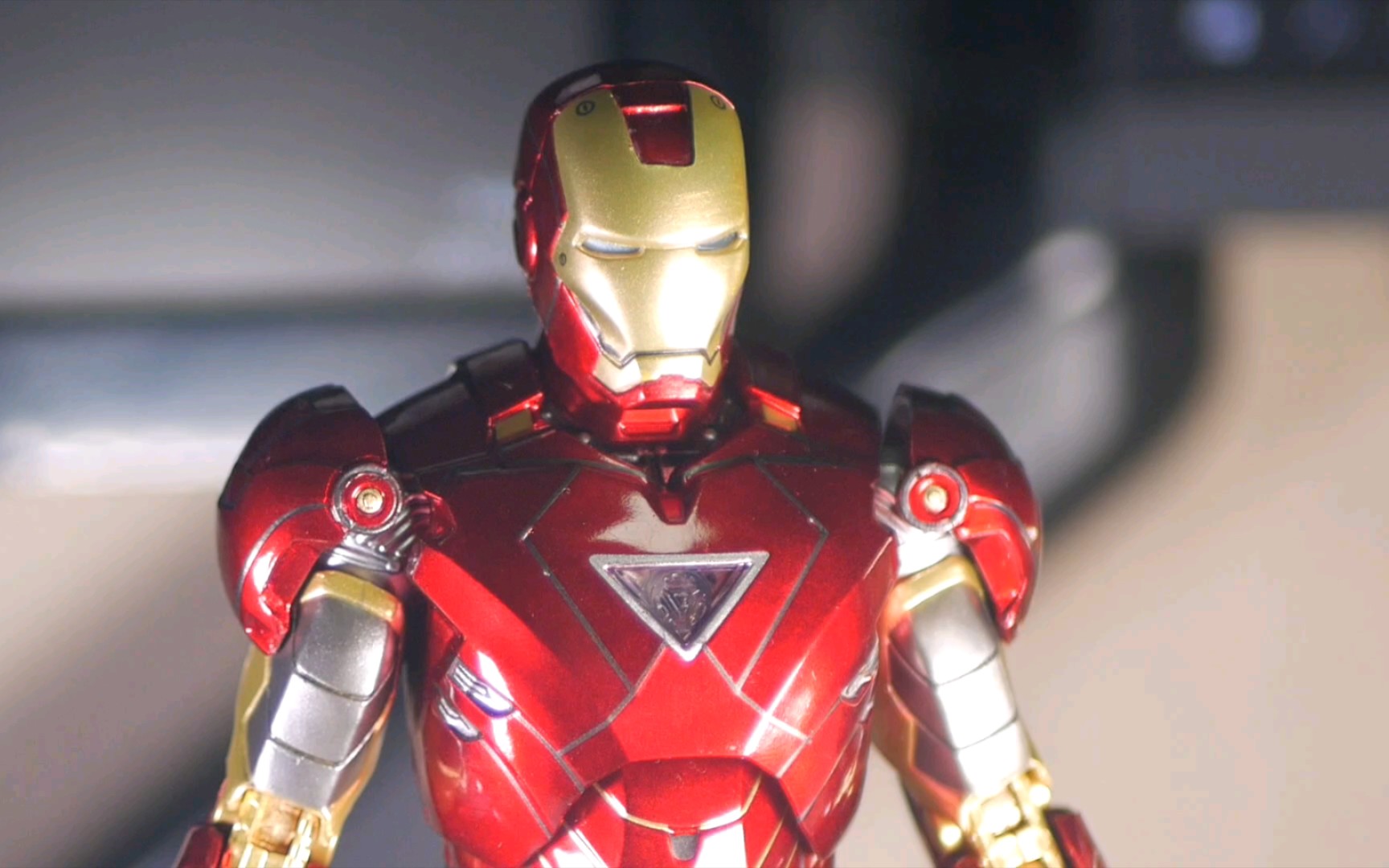 中动钢铁侠mk6实拍演示,说结论没有mk3好,漆面出色,做工下降,用来练习