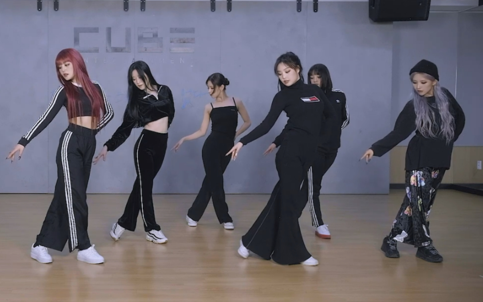 [图]【(G)I-DLE)】HWAA火花 练习室版