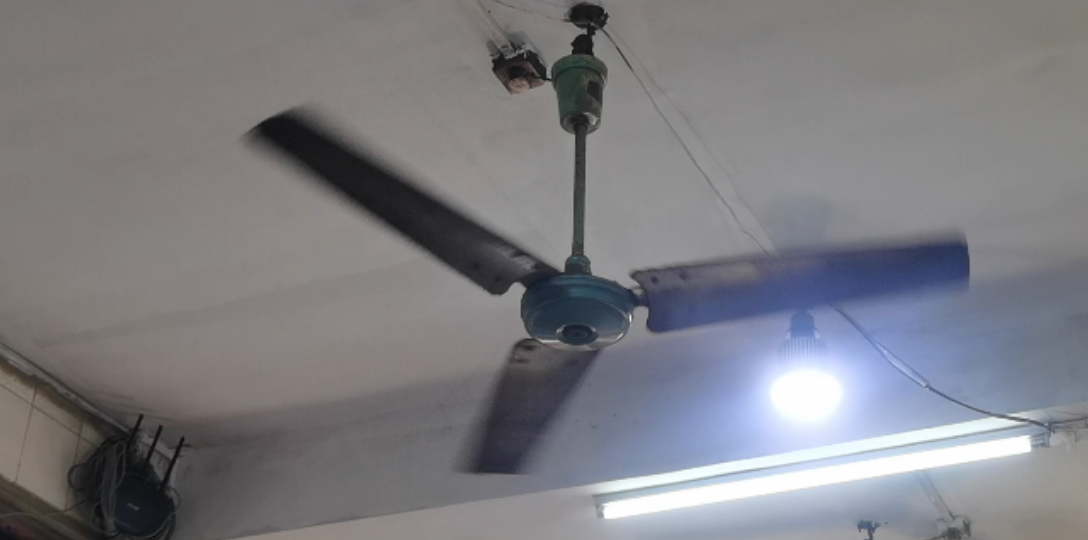 【电风扇】广州海珠区某早餐店的钻石牌吊扇