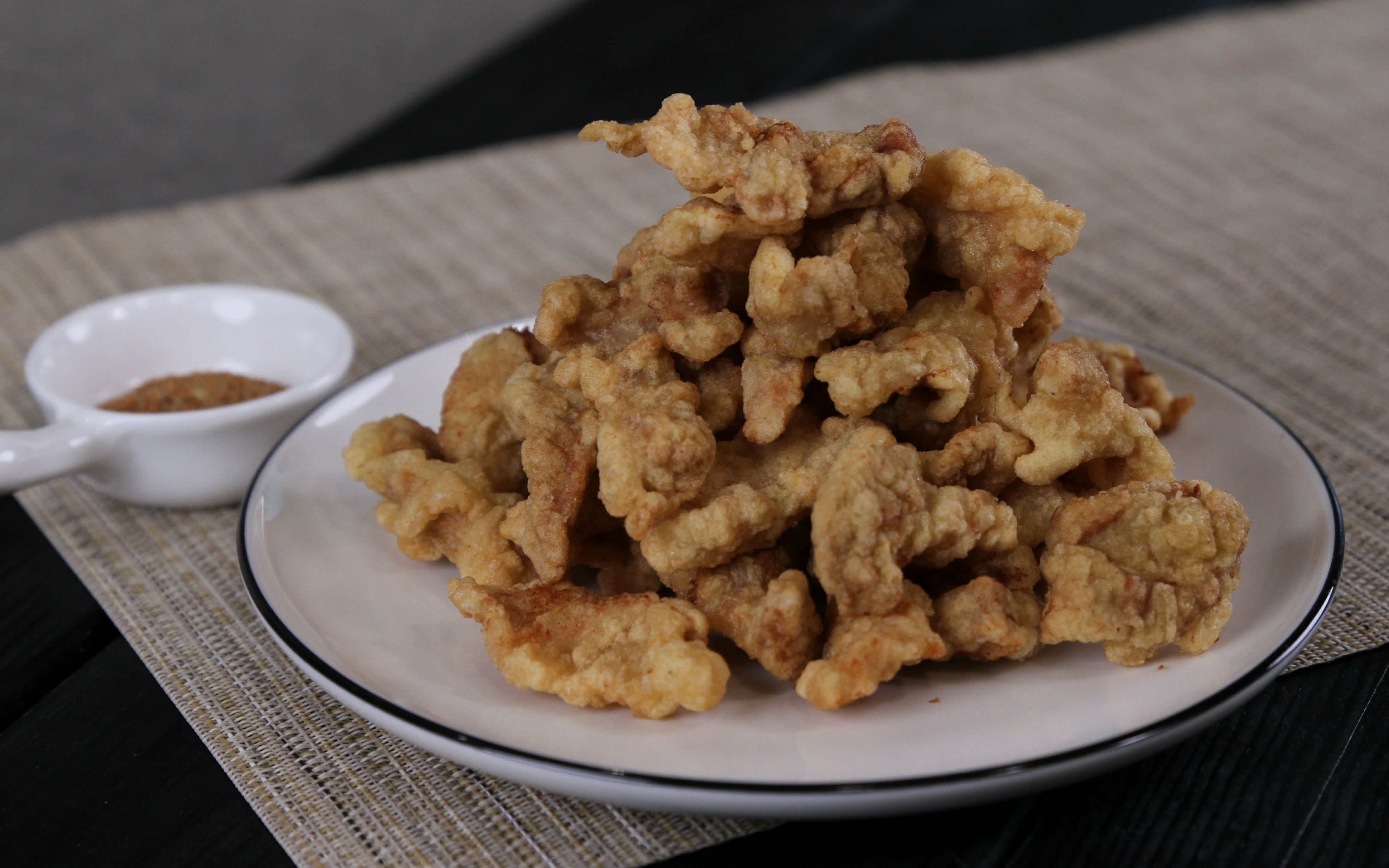 饭店女厨师教做椒盐小酥肉,口感酥脆有妙招,2分钟讲解详细流程