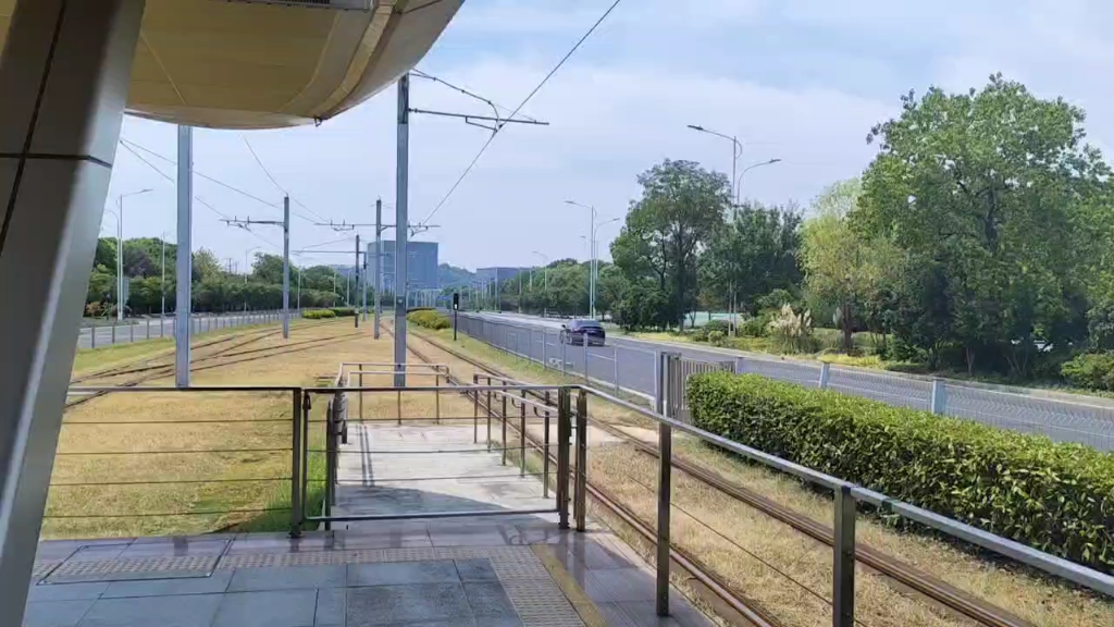 【苏州有轨电车】t1线0117车组驶离龙康路站