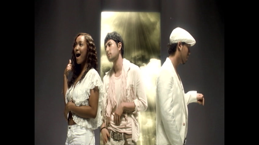 [图]Two As One - CHEMISTRY&Crystal Kay