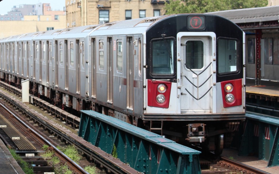 铁路摄影纽约地铁7号线列车服务变更普通车跑快车道