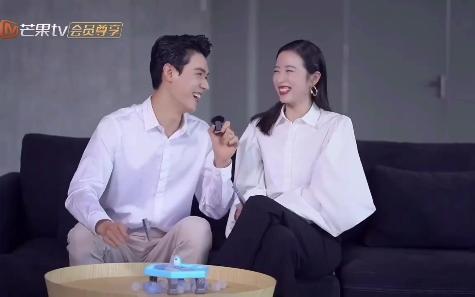 周雨彤龚俊#  #彤舟龚济# 洗脑"嘻嘻哈哈"