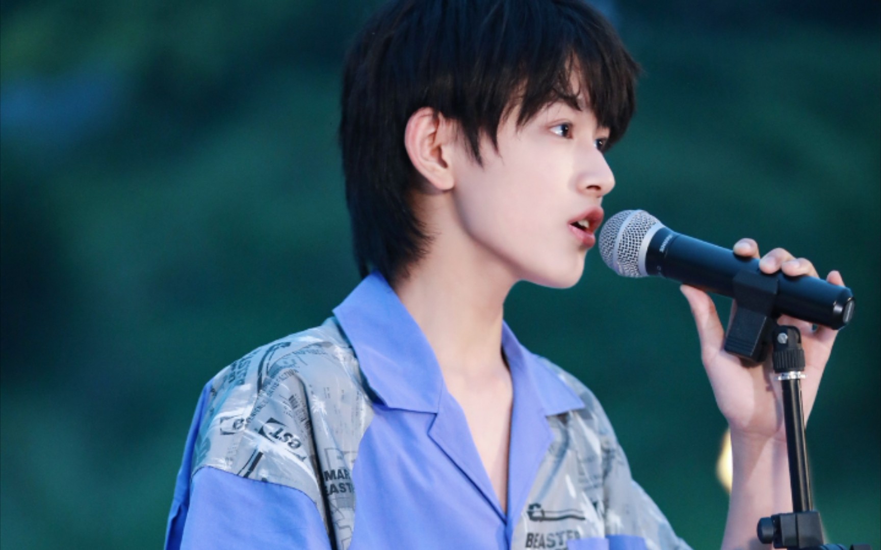 【张极】07年元气主唱～～氛围感帅哥!