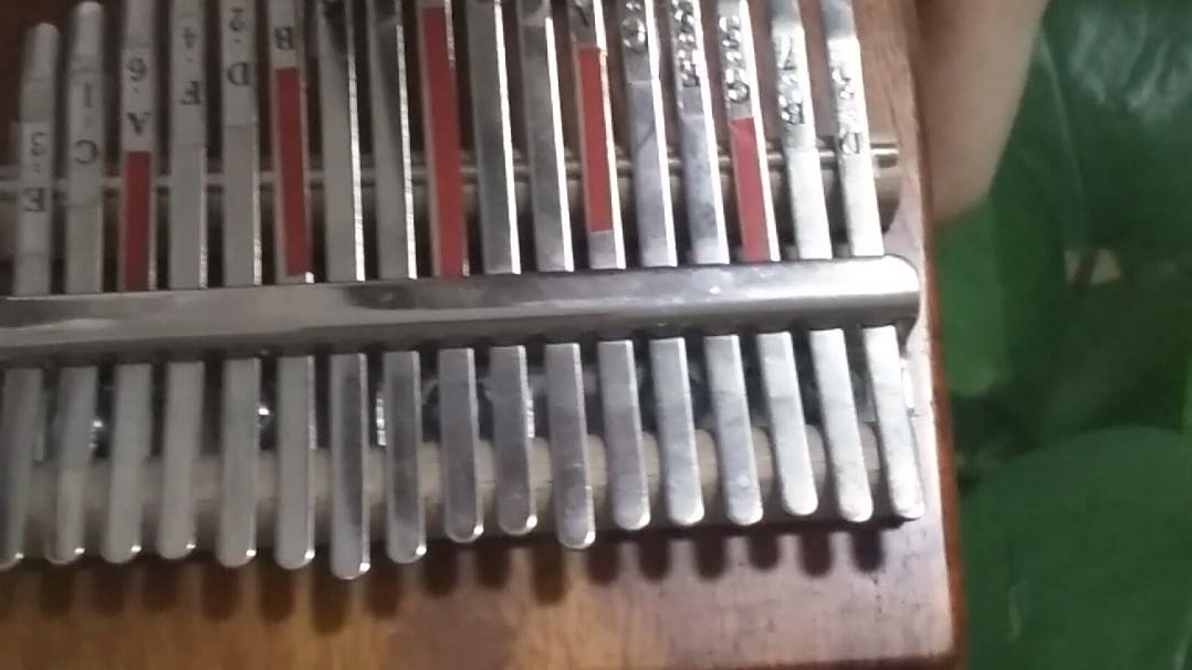 活动作品几十块的拇指琴卡林巴弹奏黑人抬棺是什么效果