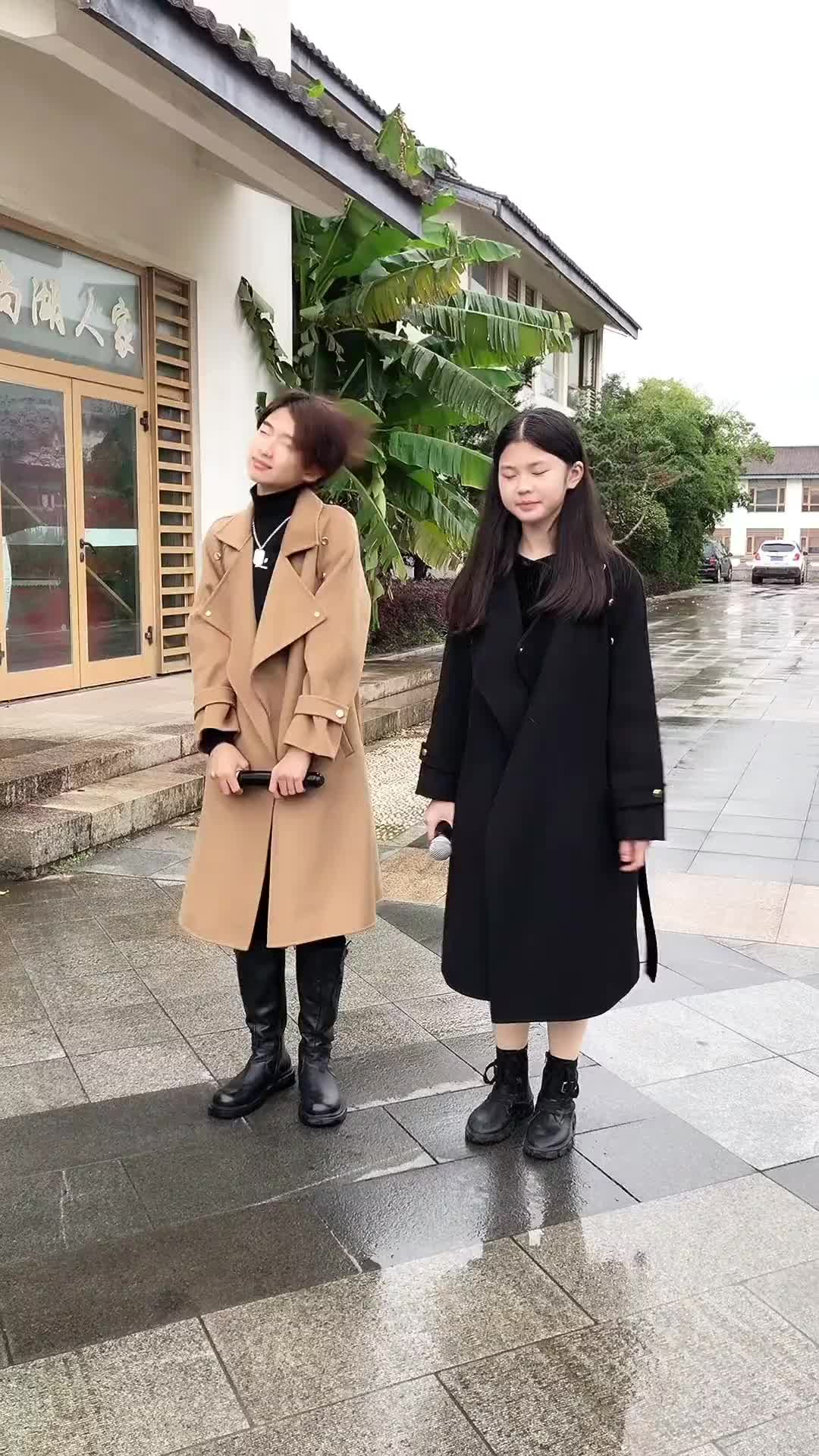 哥哥成功把妹妹逗笑了小天一雨儿爱唱歌户外唱歌同城热点