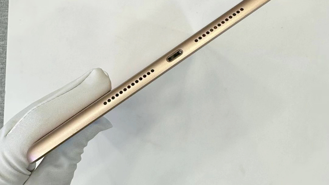 ipad2020 第8代 128g 玫瑰金 成色95新 电池效率89% 价格:1799!