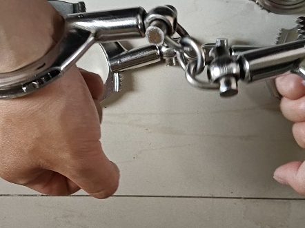 标准型筒铐,筒式手铐,三角钥匙防拨开