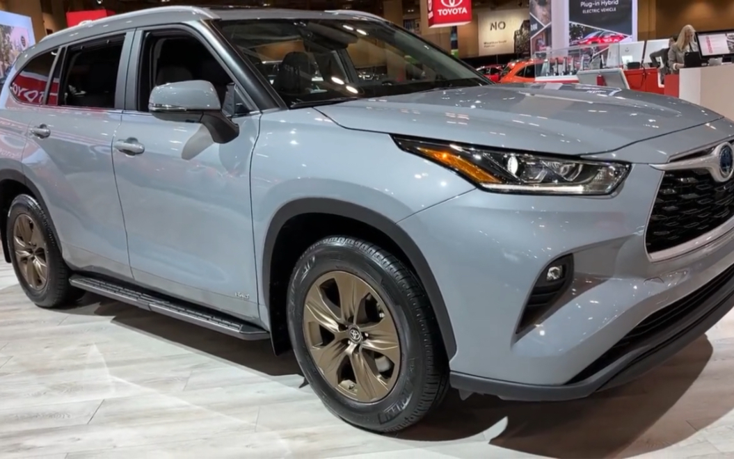 2023年丰田汉兰达混合动力xle青铜版一款很棒的中型suv