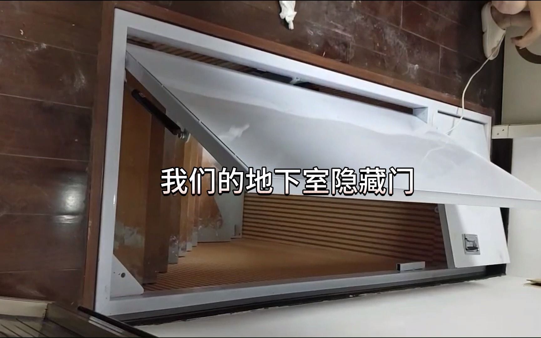 长方形洞口特别适合安装地下室隐藏门隐形门