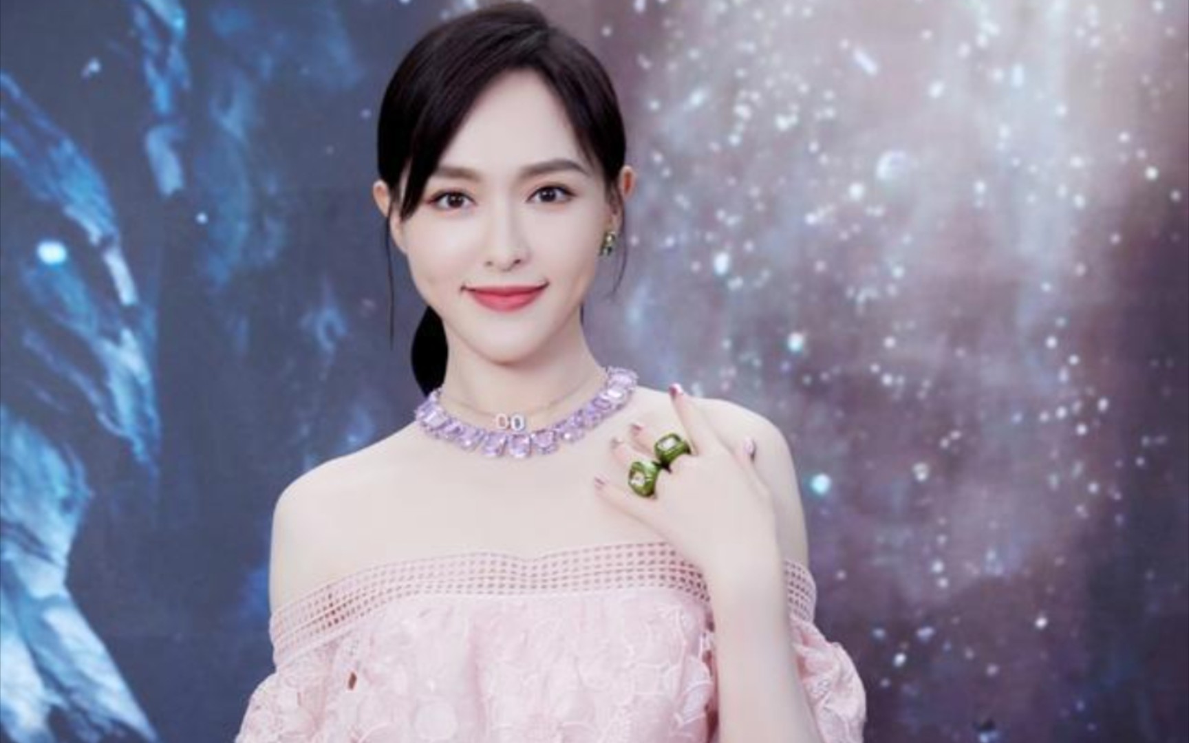 唐嫣团队的离职率很低,基本都是工作了几十年的老员工,虽然福利待遇算