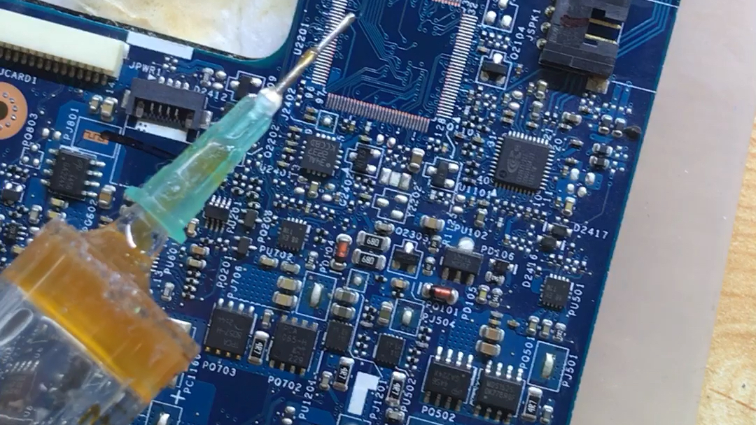 维修老鸟常说主板ec挂了就是这个芯片今天韩哥修两台卿禹科技电脑维修