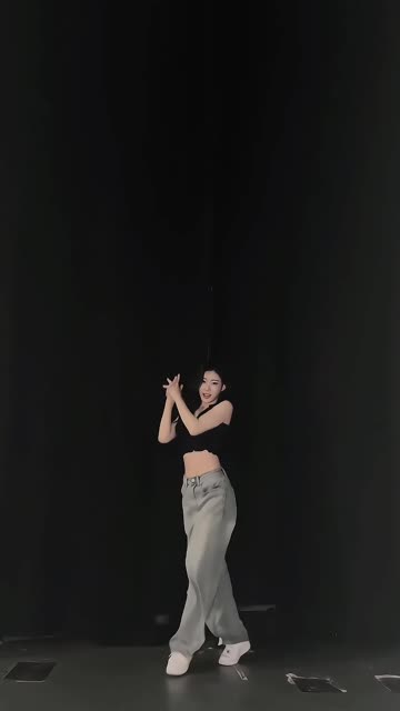 李彩领舞蹈图片