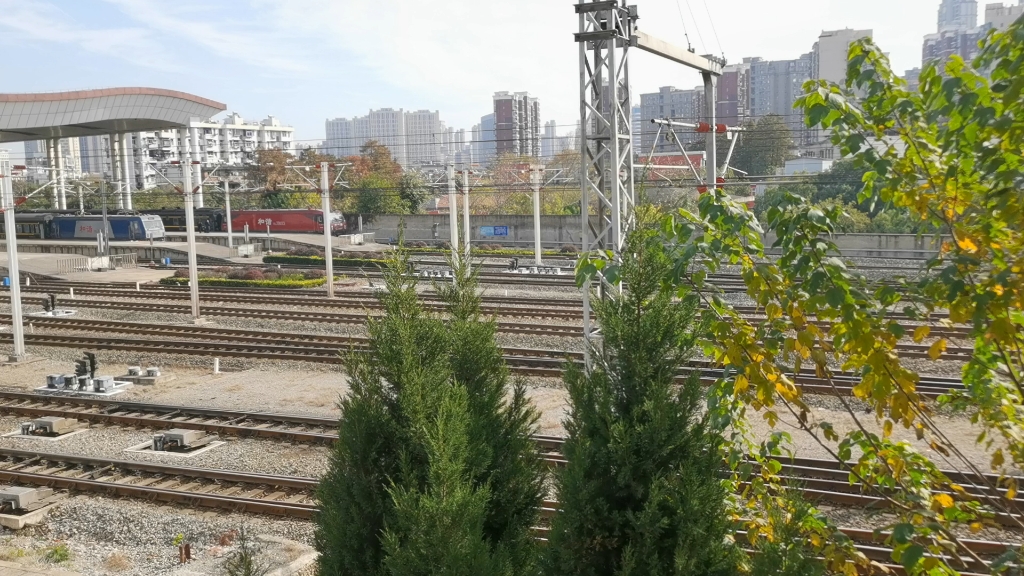 k642次列车进武昌站