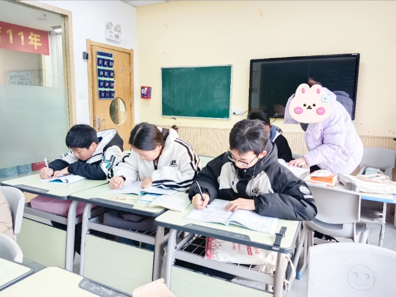 教育是爱与引导[爱心][爱心]上沃学习空间的老师们,严把教学质量关,精细化教学,引导式教育,一笔一划勾勒孩子美好未来,一撇一捺挺直未来的脊梁....