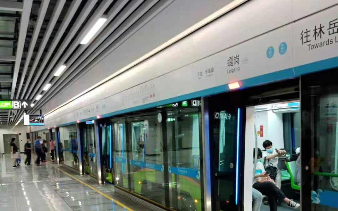 南海有轨电车一号线夏东站出站,出地面