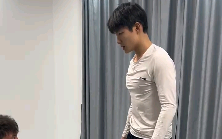 体育生制服歹徒不料被偷袭...