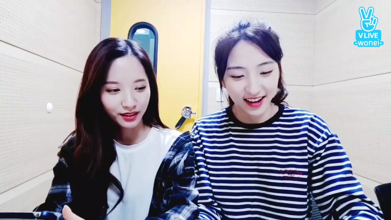 eunseo&sinb 跨团亲故直播中的友情时刻哔哩哔哩bilibili