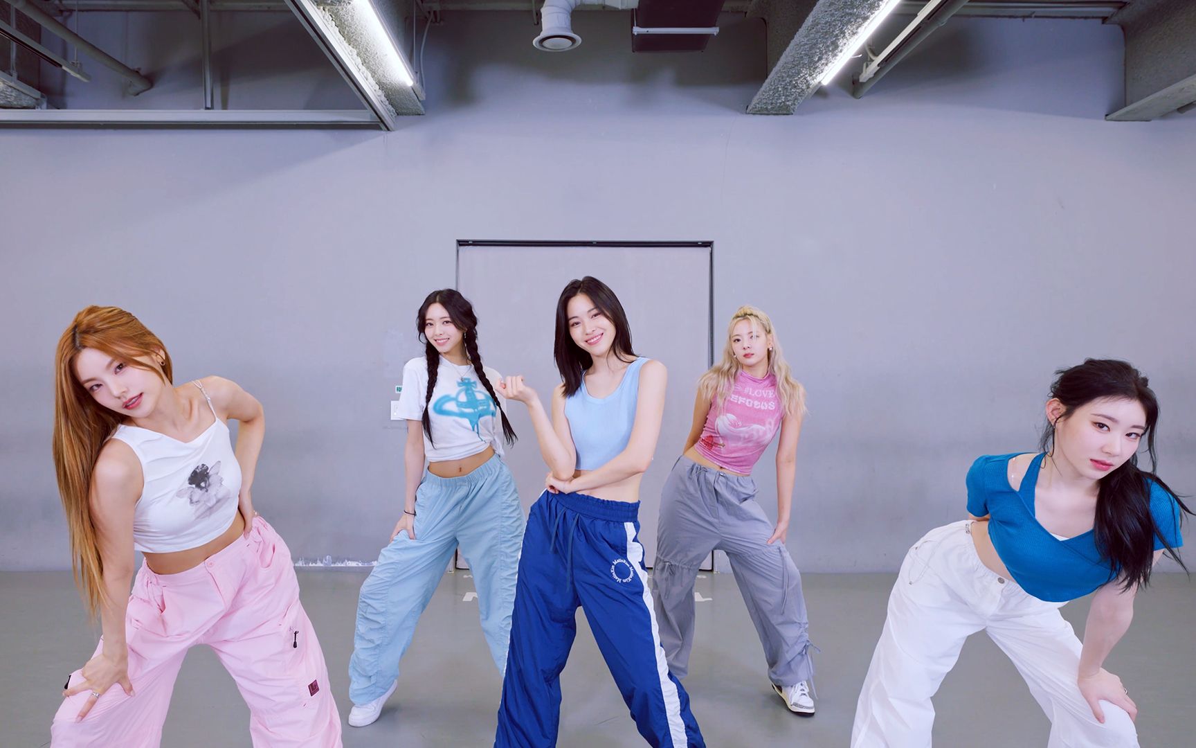 [图]【ITZY】 ITZY "None of My Business" Dance Practice