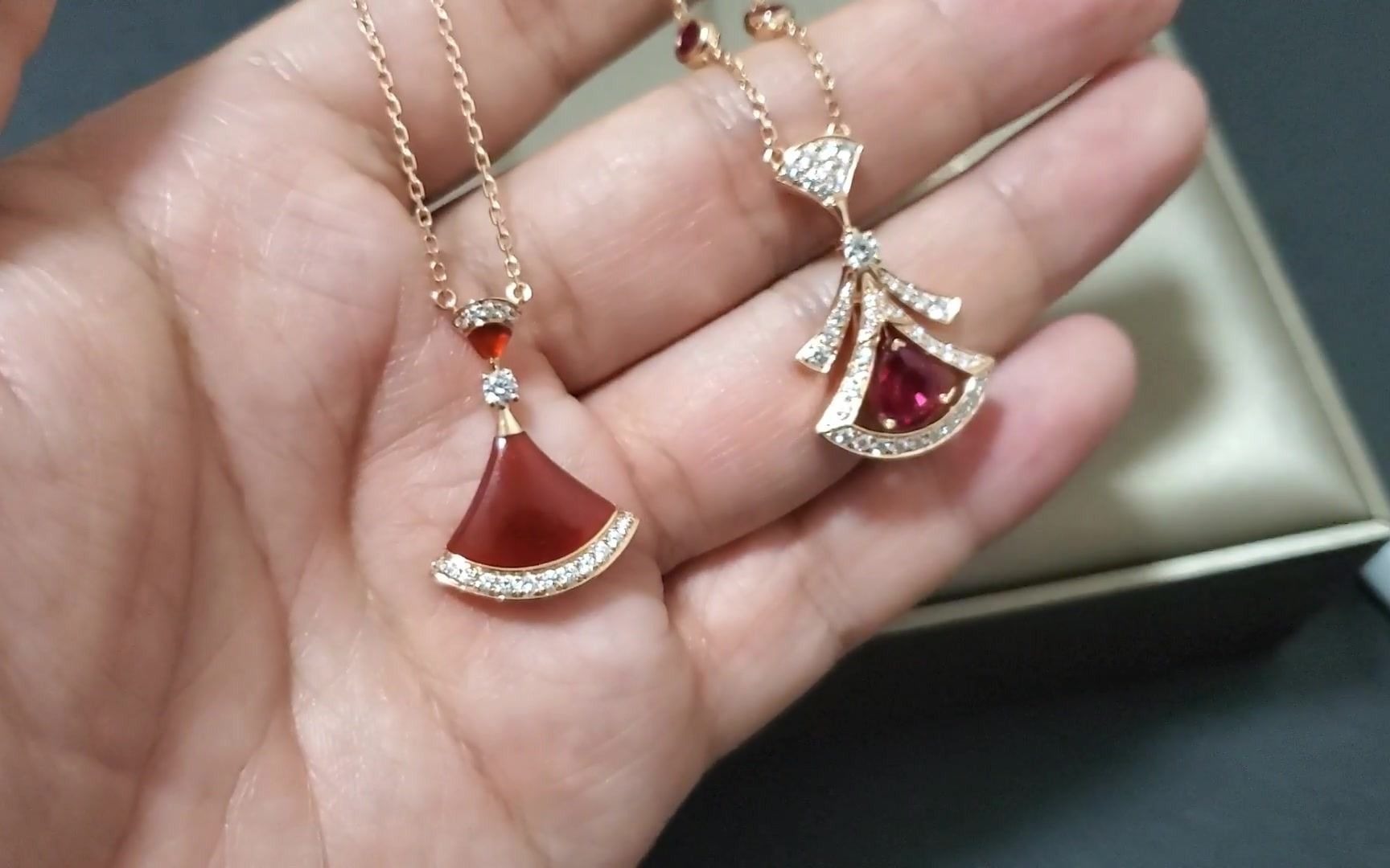 惟悦坊 宝格丽18k玫瑰金divasdream系列梨形红宝石满钻镂空双扇项链