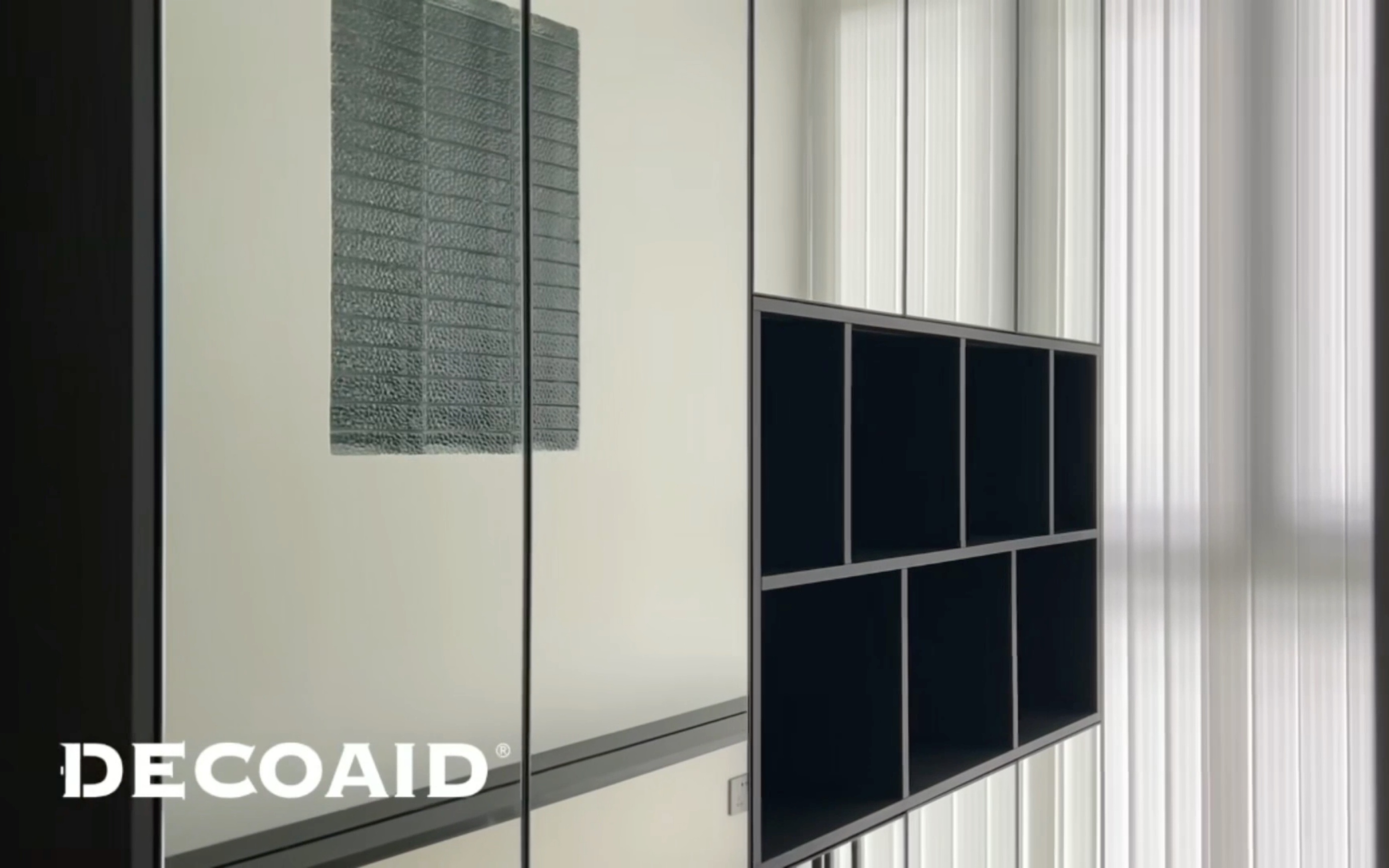 镜面柜门衣柜太通透,视觉上还能扩充空间,一柜多用真的太神奇.