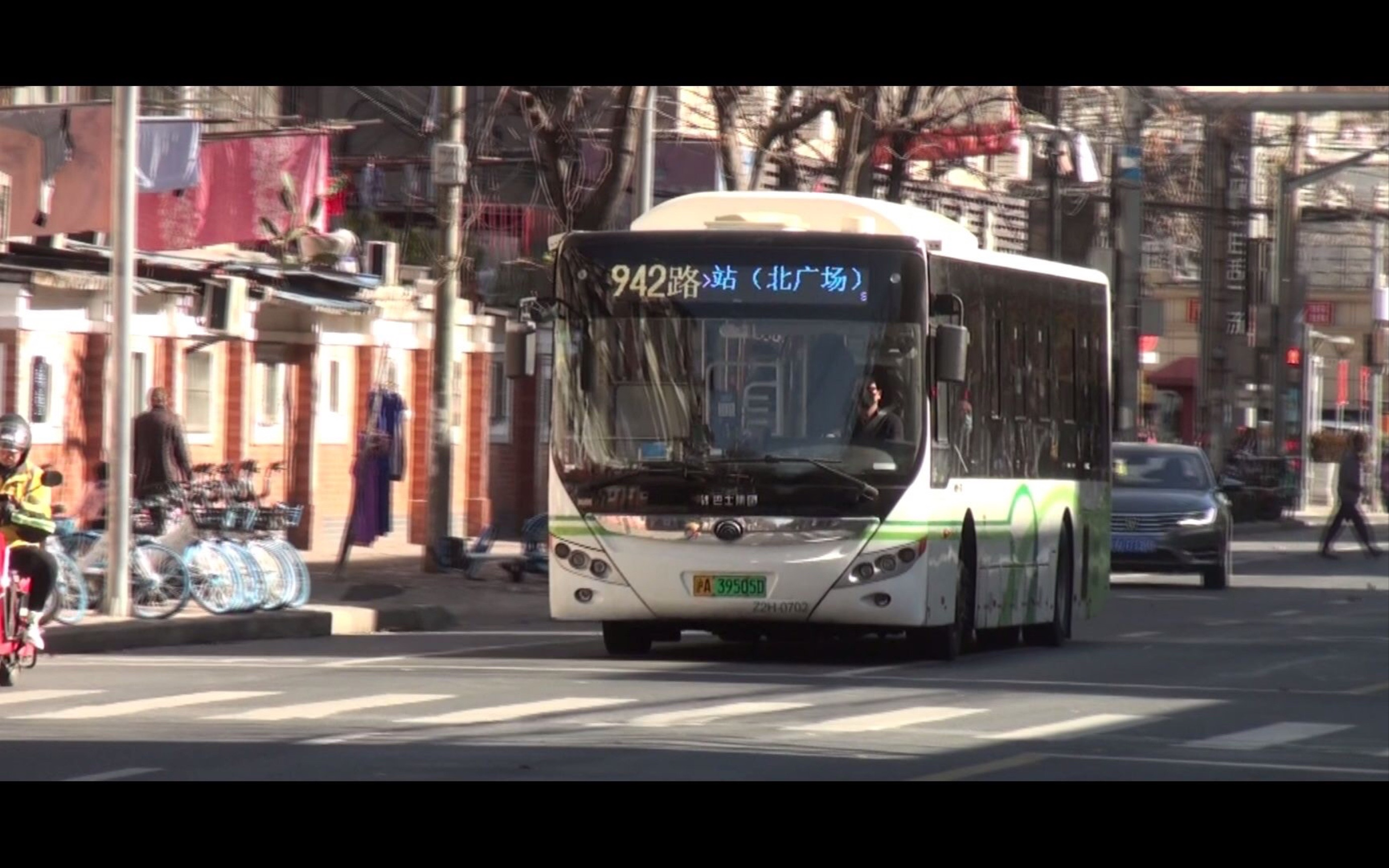 上海久事公交942路 虹口足球场-五角场(邯郸路)前方展望