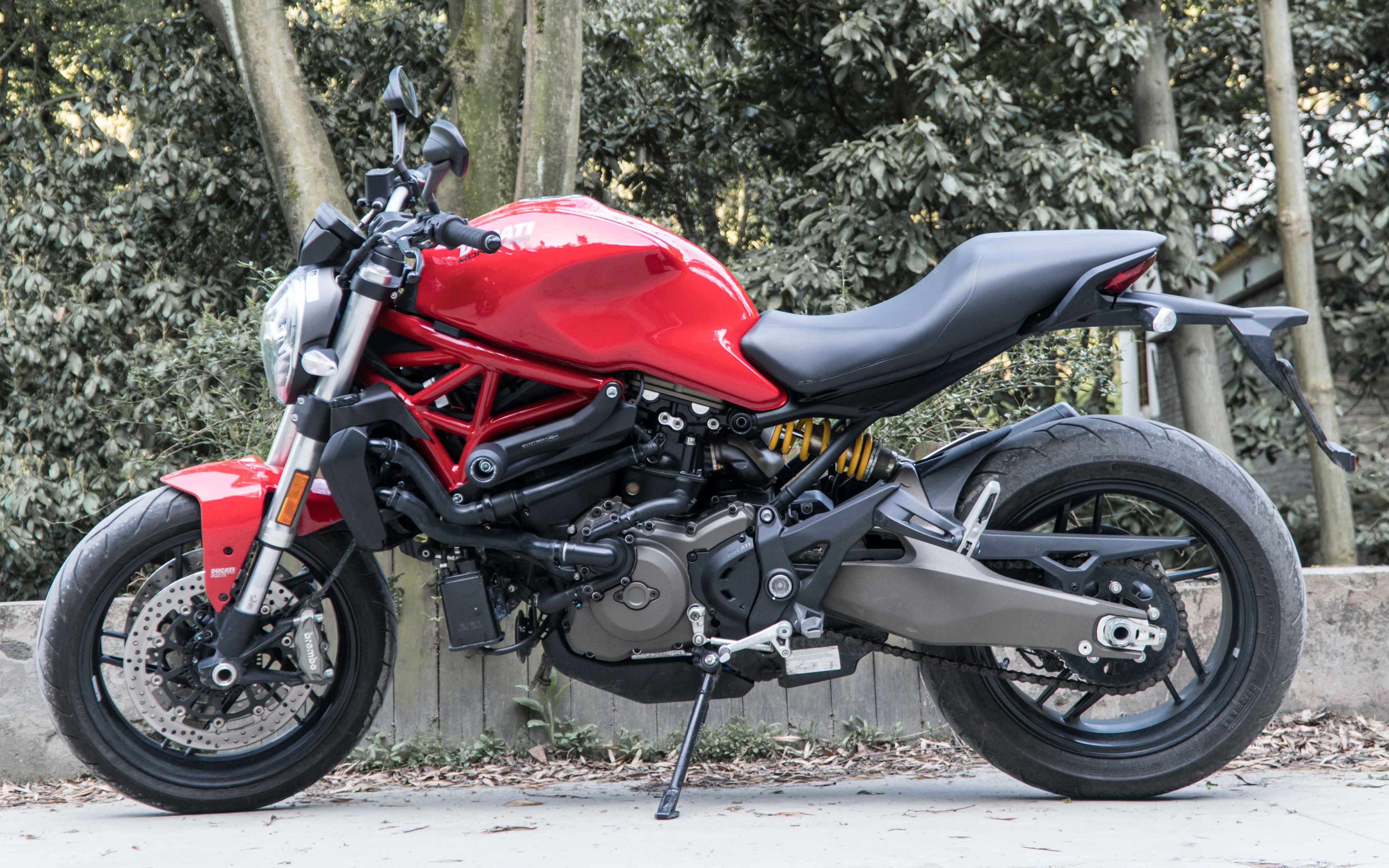 哈雷和杜卡迪被保安大爷当做电瓶车问要不要充电