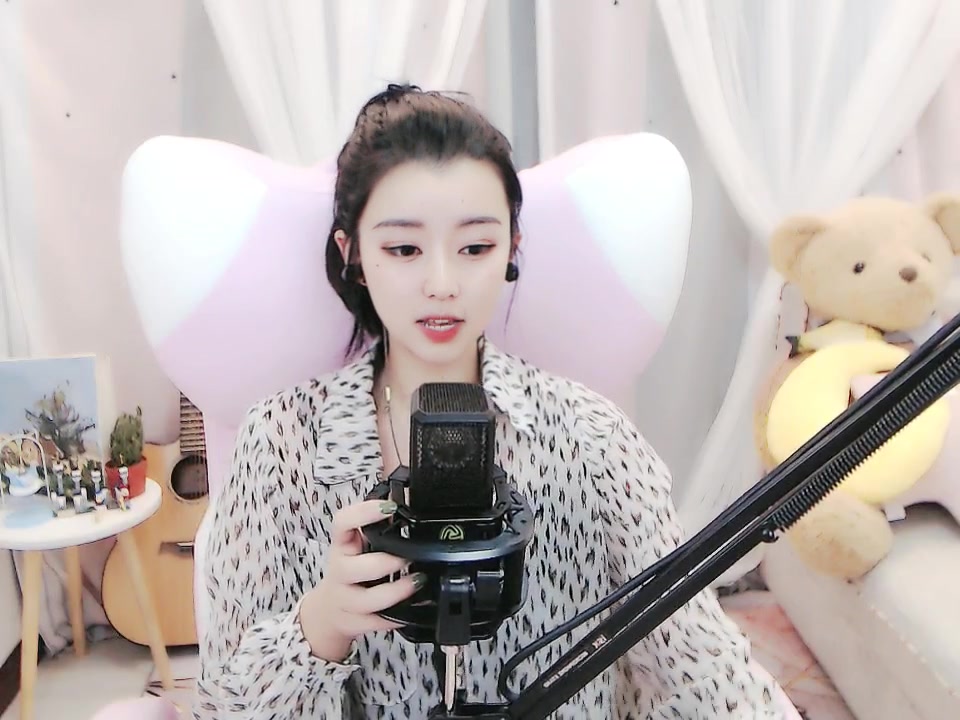 繁星女主播郝雪一首《情火》火遍全网