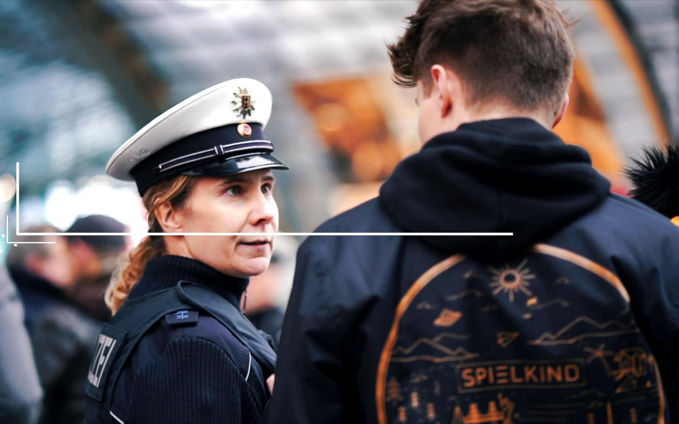 德国网红青年采访体验联邦警察的日常执勤好玩