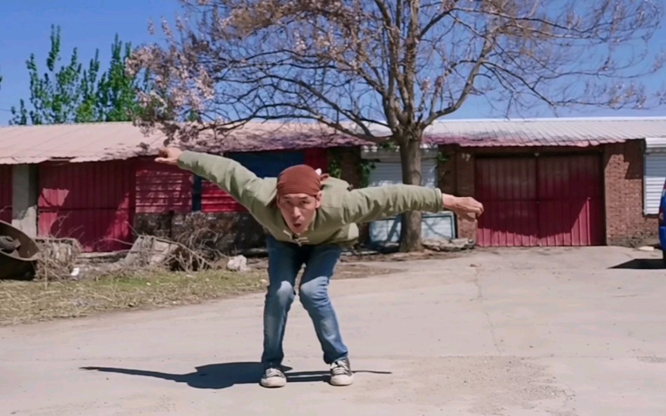 活动作品民间大叔跳出了不同的霹雳舞