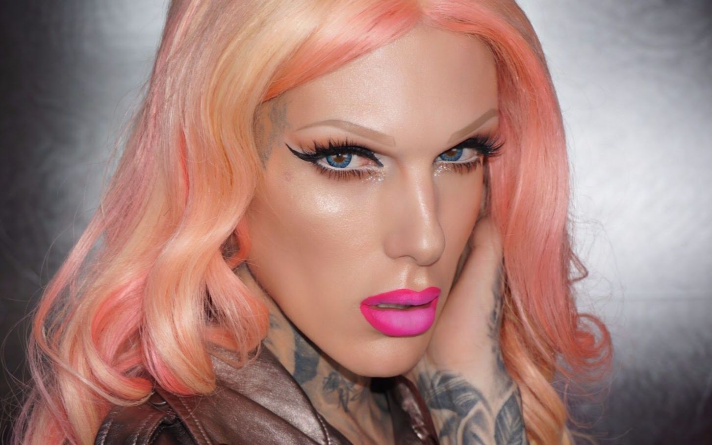 美拍jeffreestar//j姐的美颜以及美好的化妆品捕捉一只富婆鸡