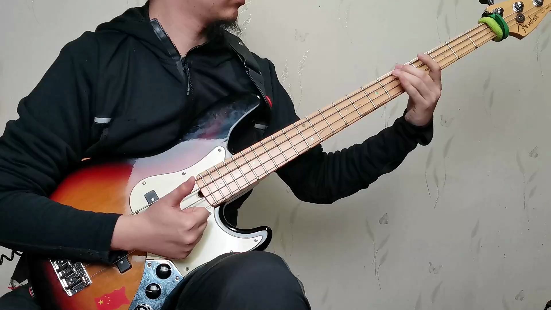 [图]贝斯翻弹victor wooten-me and my bass guitar （部分 BASS COVER）