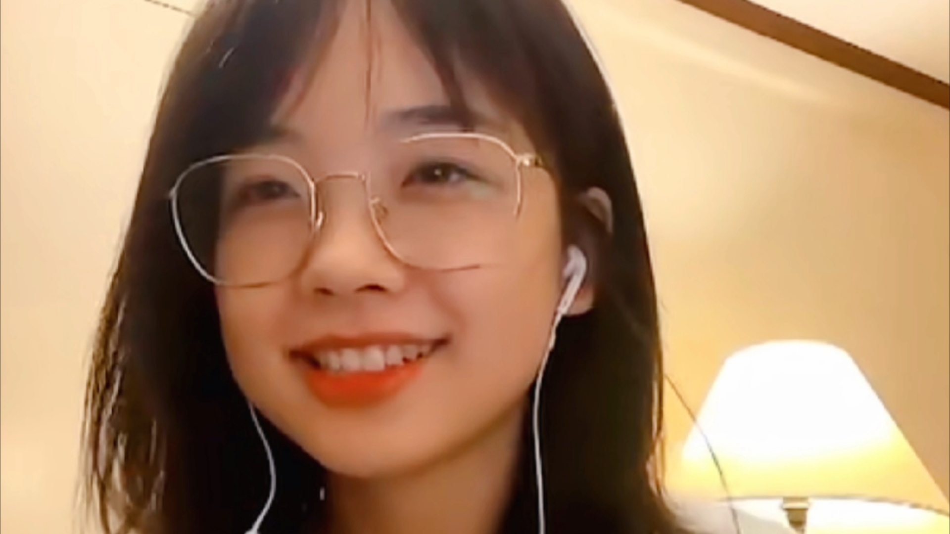 【王冰冰】这个小记者一定会魔法,不然我为什么一直龇着牙笑.