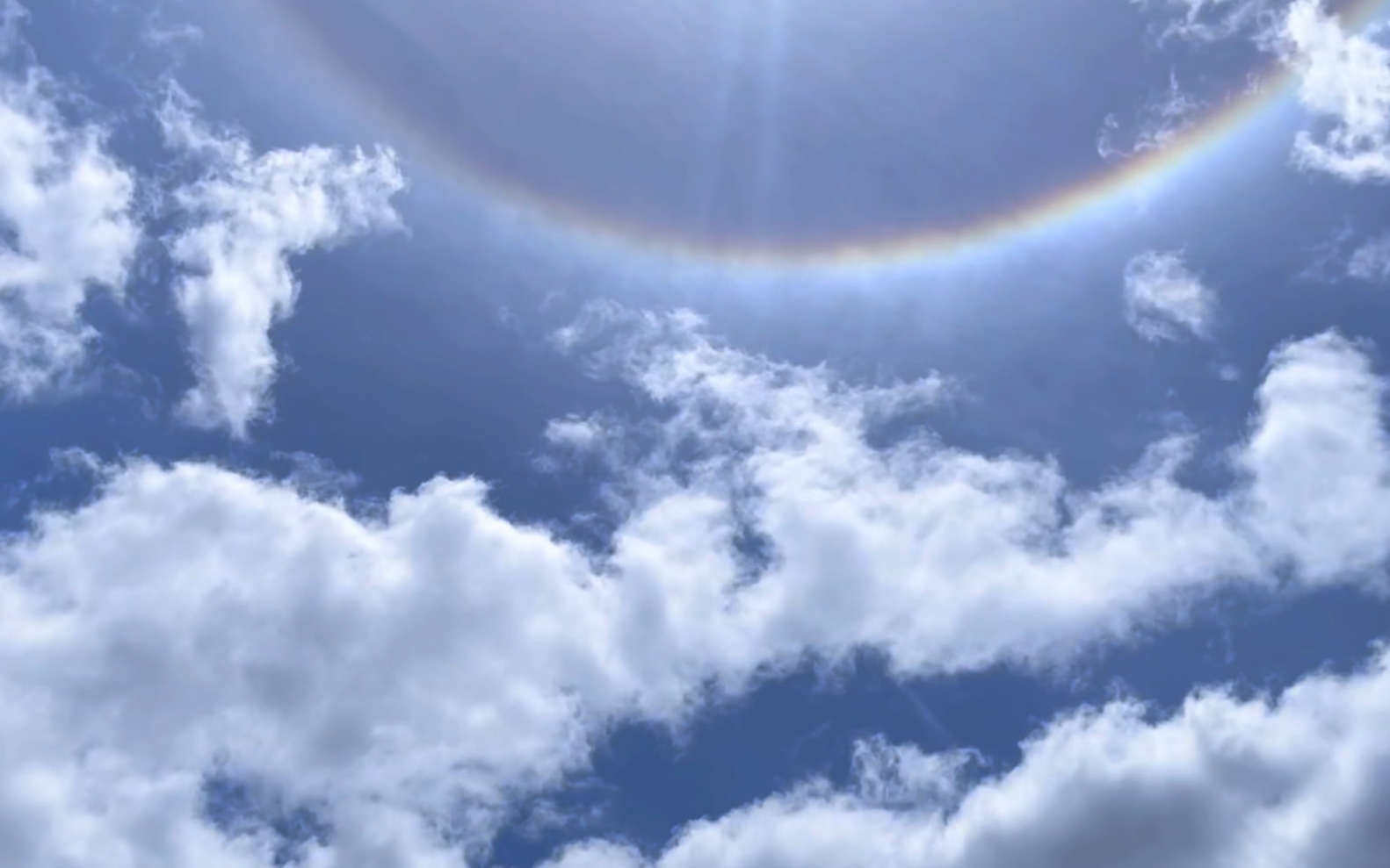 日晕乍现佛光普照