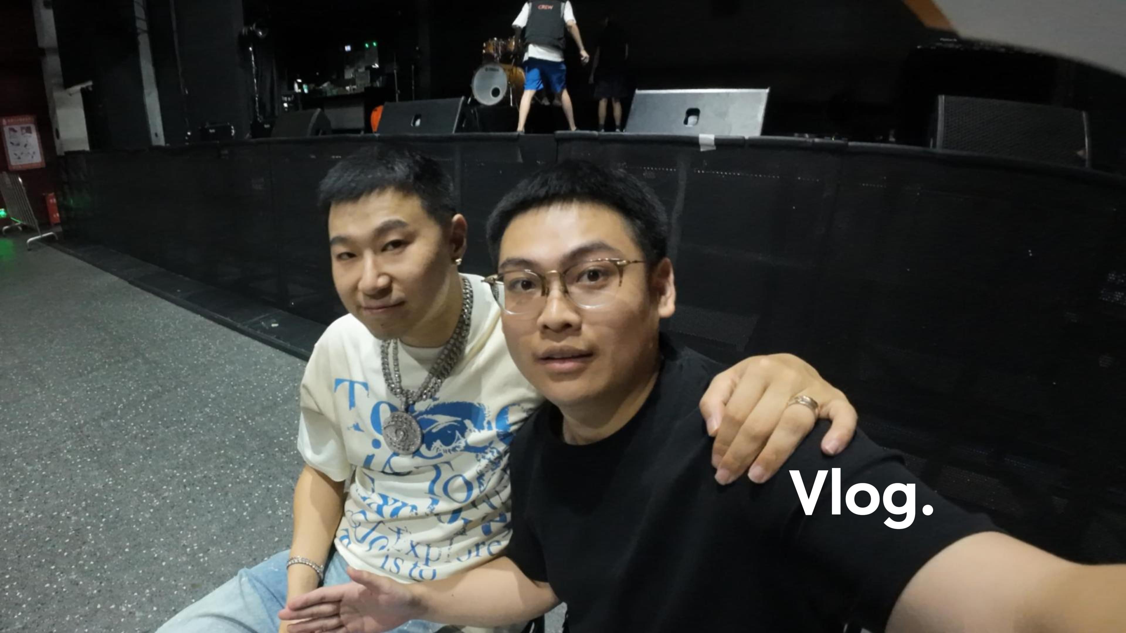 vlog.运动日|看演出李尔新 邓典果