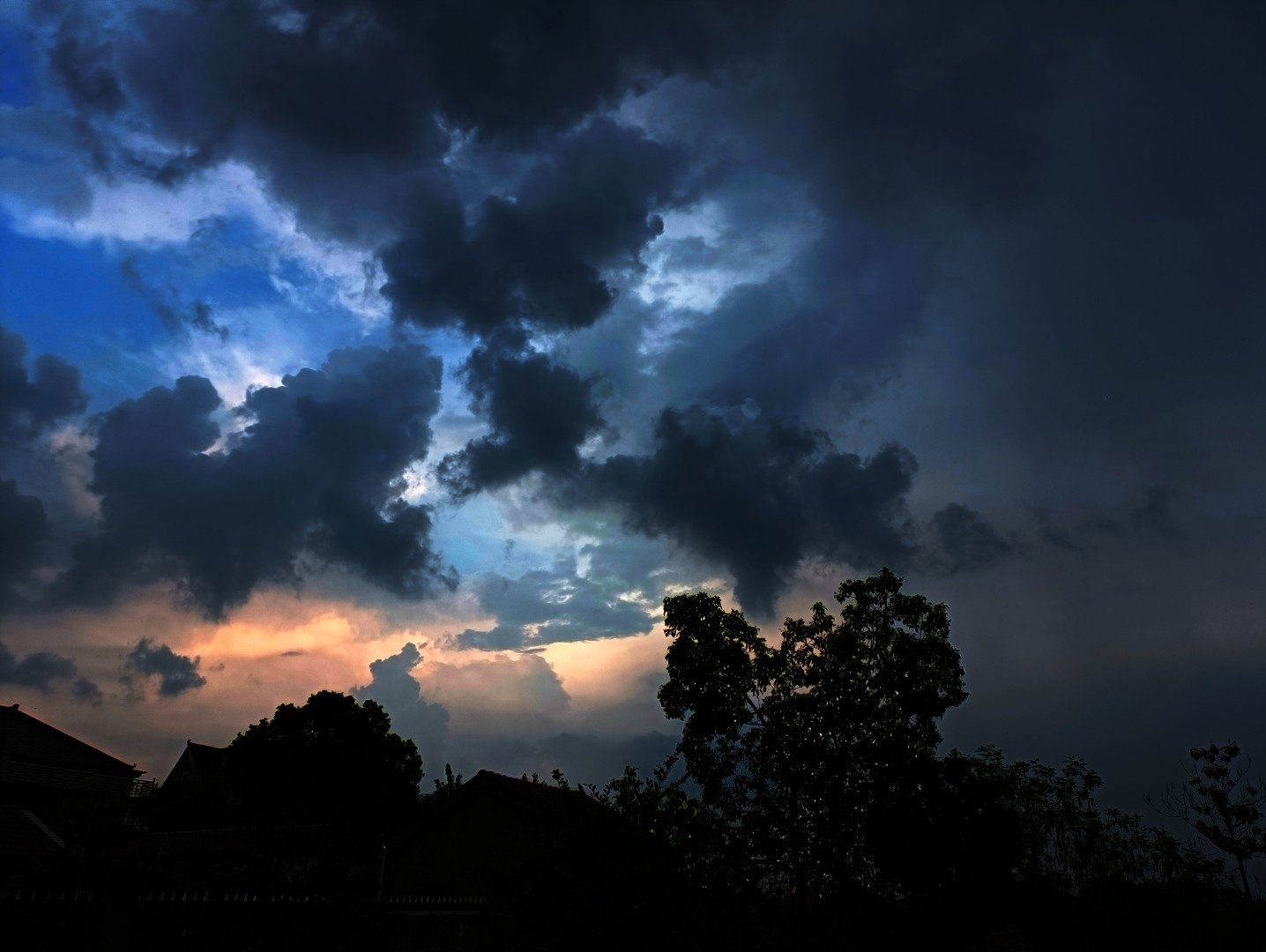 山雨欲来风满楼