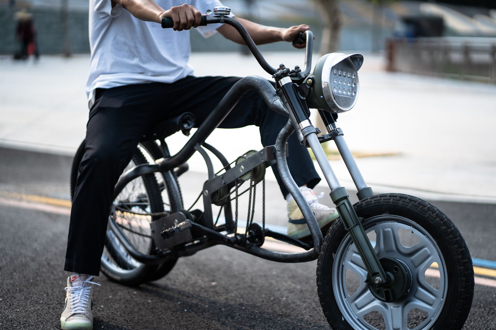 第二部:废弃回收站里摩托与单车相亲相爱的故事