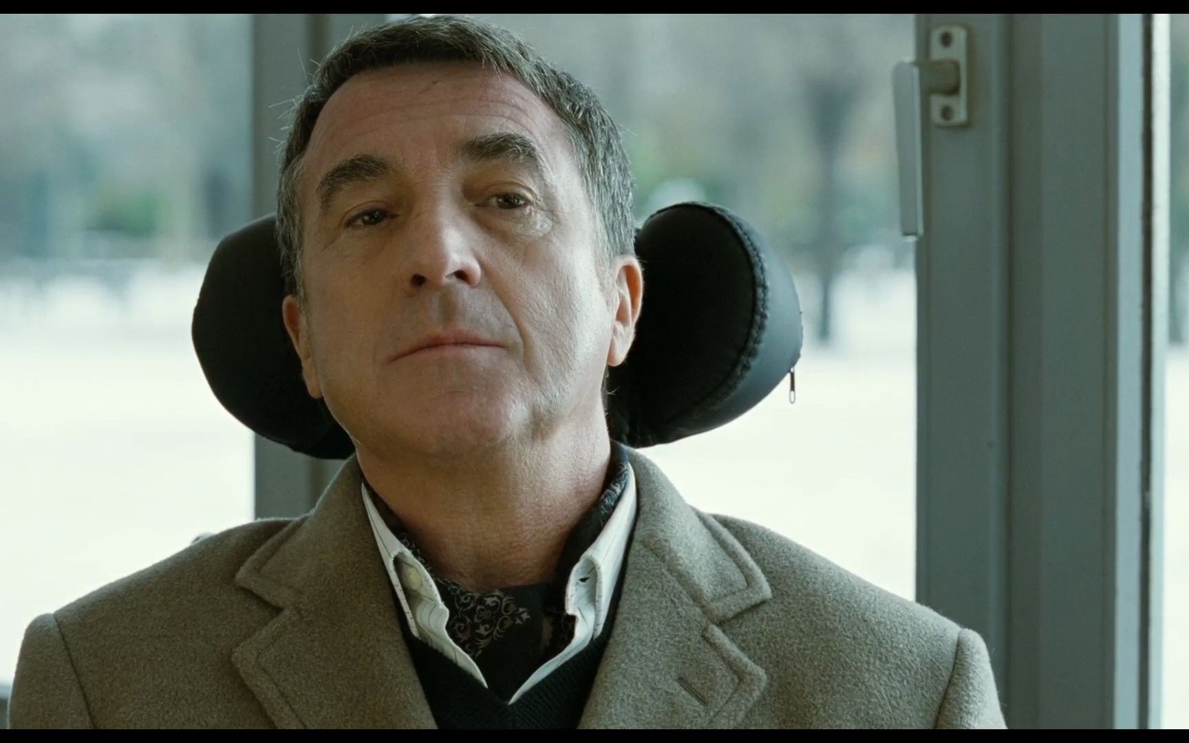 《触不可及》解说