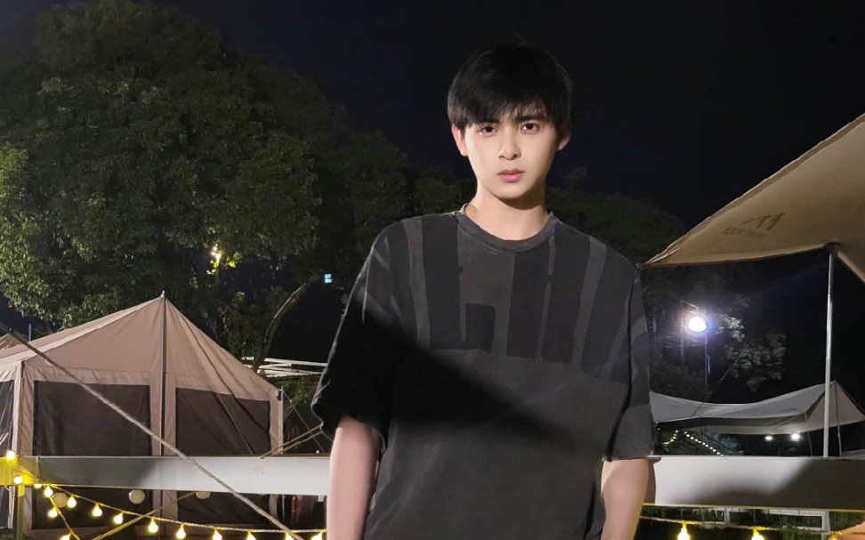 【paraboy】当时年少春衫薄,骑马倚斜桥,满楼红袖招