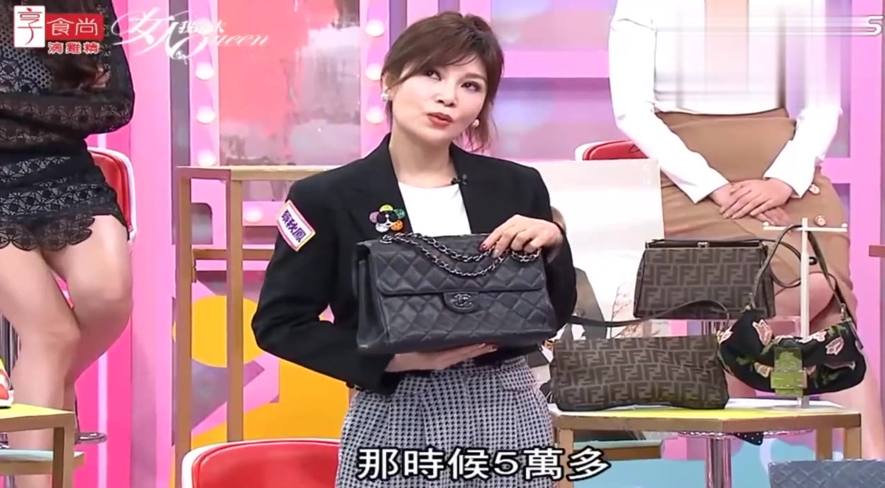 女人我最大:第一次看见20年前的香奈儿包包!竟是有趣的双面设计